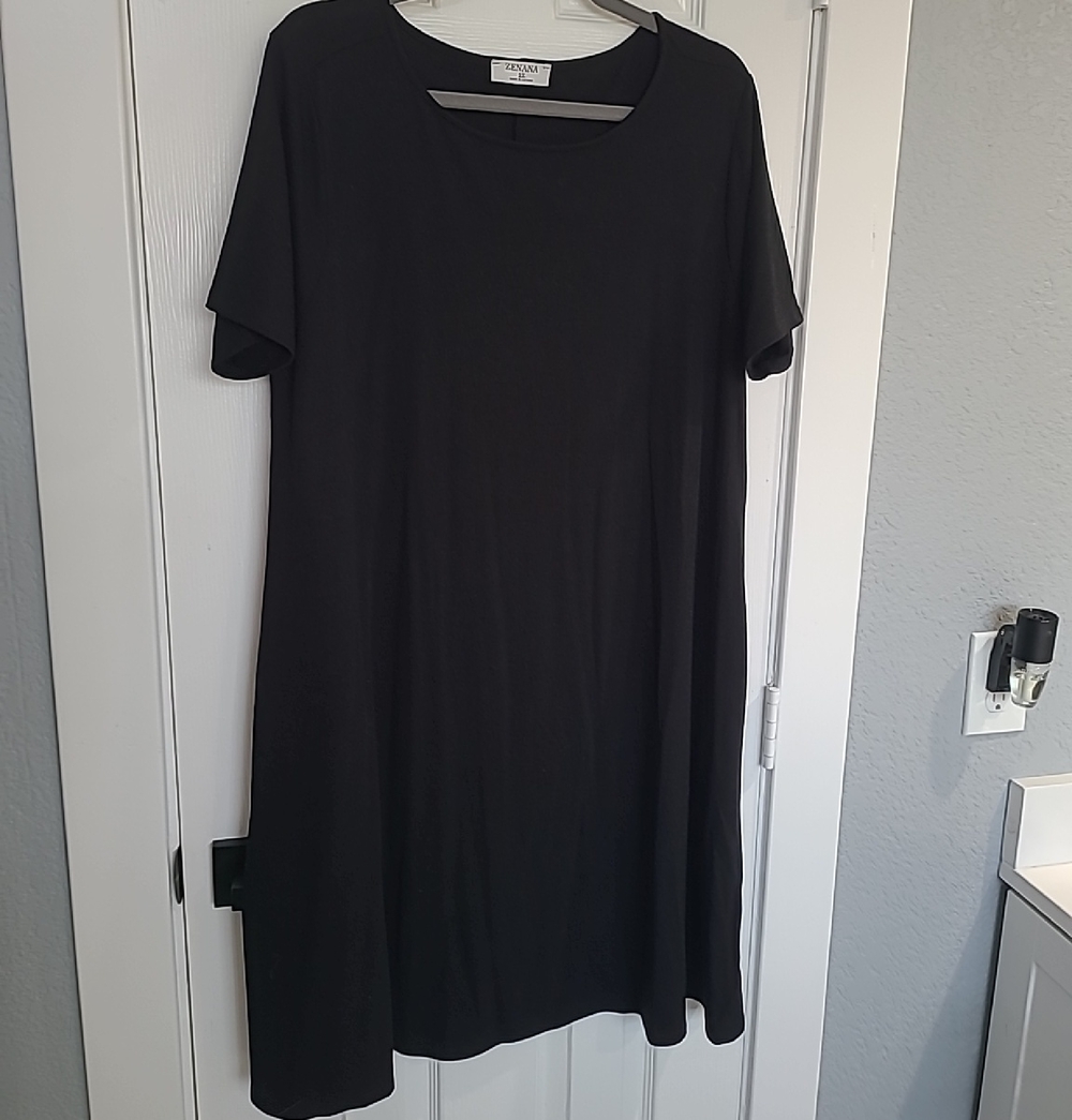 Zenana Outfitters Black Short Sleeve Swing Dress